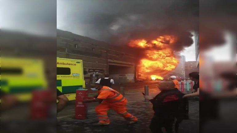 SON DAKİKA: Londra’da metro istasyonu yakınında patlama sonrası yangın