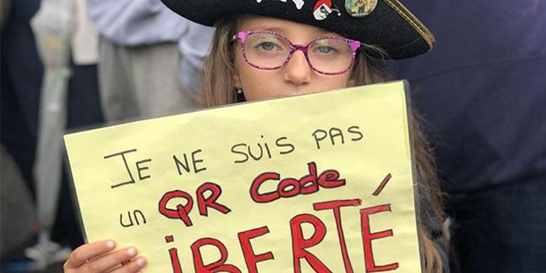 Fransada Kovid-19 aşı zorunluluğu protestosu