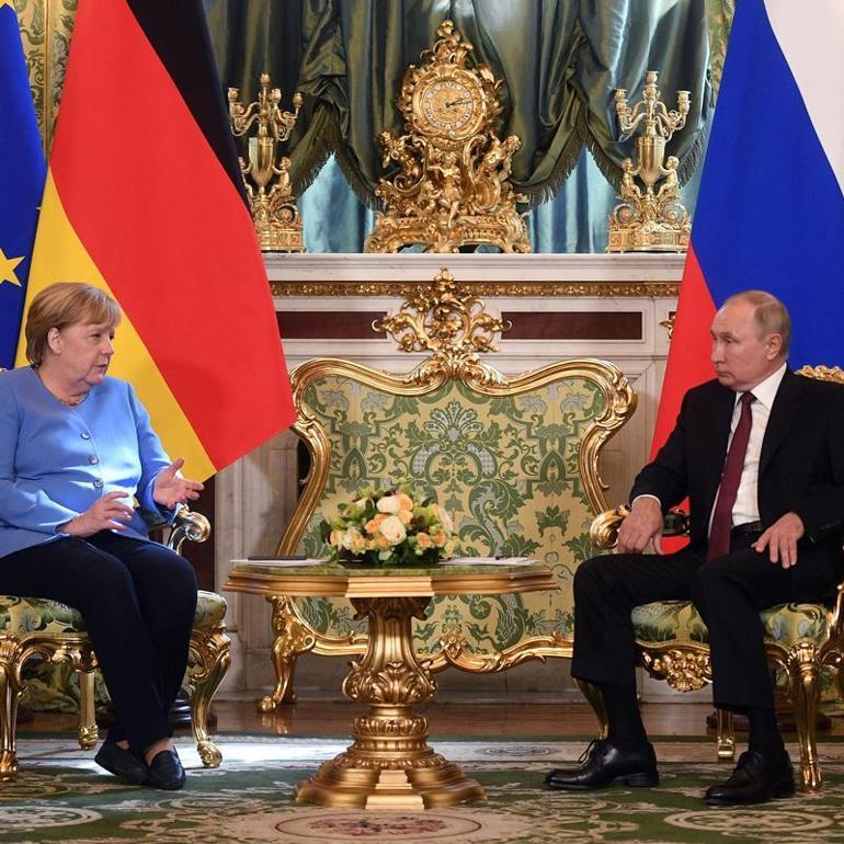 Putin ile Merkel Moskovada görüştü