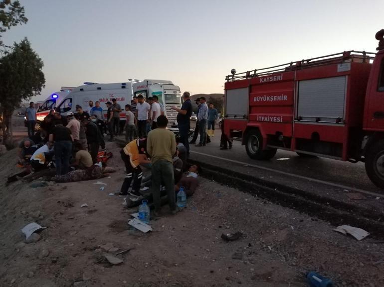 Tarım işçilerini taşıyan minibüs ile TIR çarpıştı: 5i ağır 18 yaralı