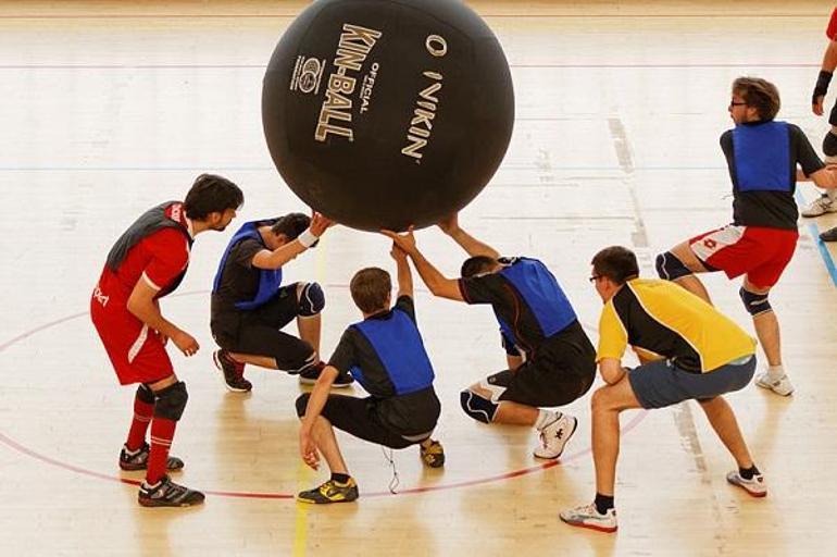Kin-Ball dünyada 3 takımın aynı anda kazanmak için mücadele ettiği tek takım spor branşı