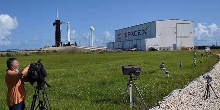 SpaceX, 4 yolcuyu dünyanın çevresinde 3 gün gezdirecek
