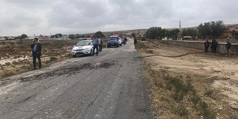 Sular çekilince oluştu Konyada dev yüzey yarığı