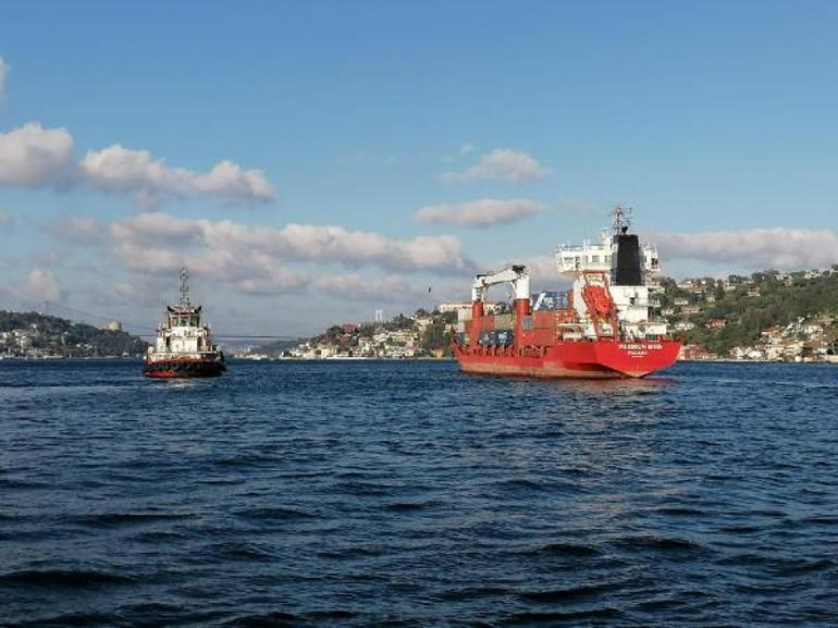 SON DAKİKA: İstanbul Boğazında sürüklenen gemi kıyıya metreler kala durdu