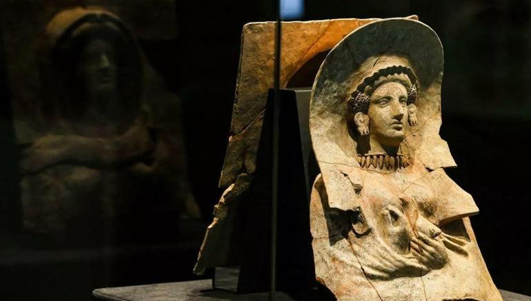 İyon savaşçıların mezarında 2500 yıllık masklar bulundu