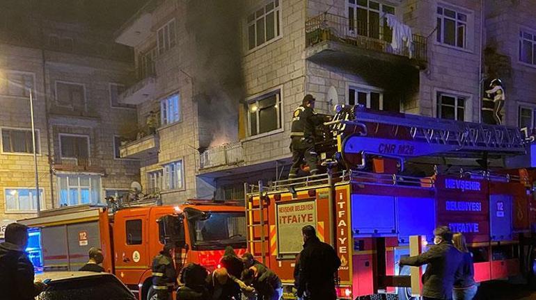 Apartmanda yangın paniği: Vatandaşları itfaiye kurtardı