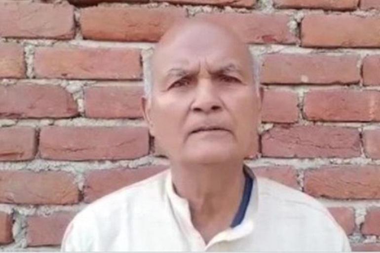 Hindistan’da emekli postacı, iyi geldiğini iddia ederek defalarca aşı oldu