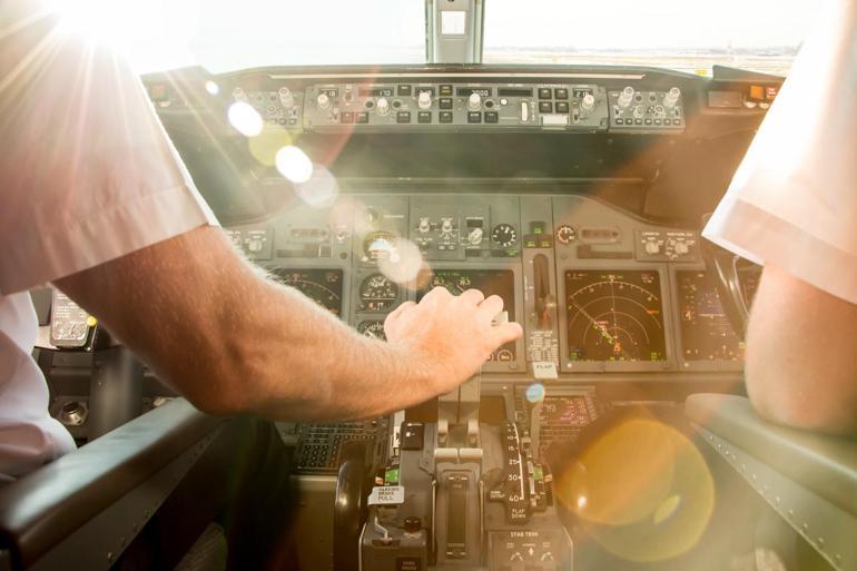 Mesaisi biten pilot, uçuşa devam etmeyi reddetti… Acil iniş yaptı