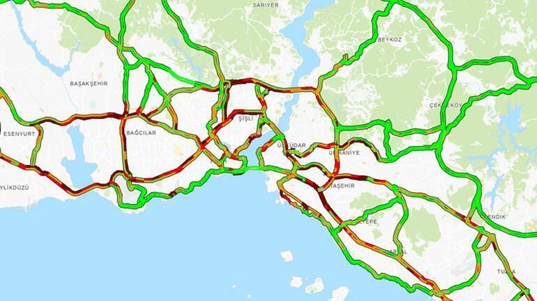 İstanbulda bazı ilçelerde kar başladı; Trafik kilit