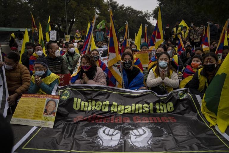 Yeni Delhide yüzlerce Tibetli, Çin Büyükelçiliğine yürüdü