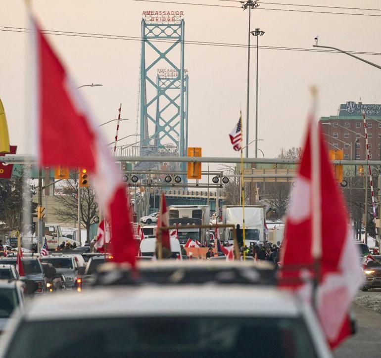 Kanadalı kamyoncular, ABD-Kanada sınırını geçişe kapattı