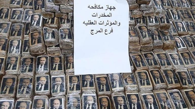 Kıyıya vuran paketten çıktı Her birinin üstünde Putinin fotoğrafı var
