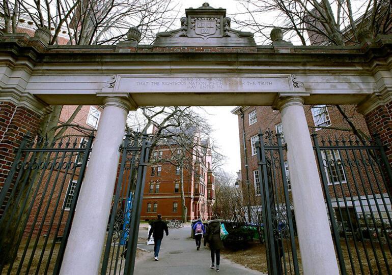 Harvardı ikiye bölen taciz davası