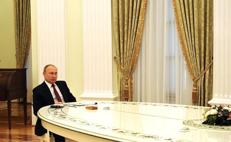 Dev masa yine gündemde Putin- Scholz görüşmesinde dikkat çeken kareler