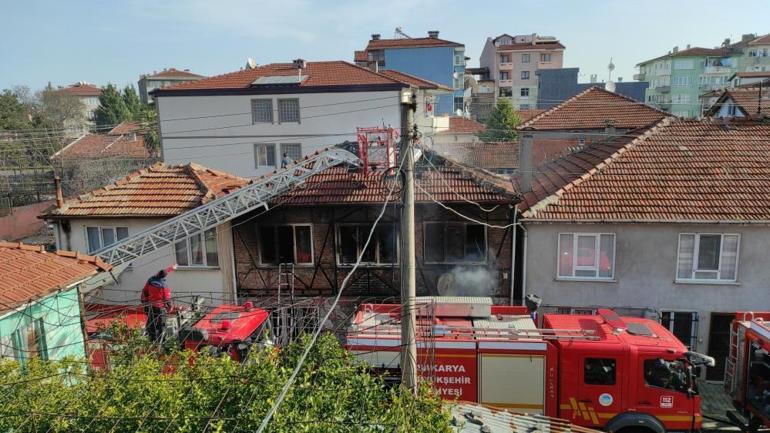9 kişinin yaşadığı iki katlı ev cayır cayır yandı
