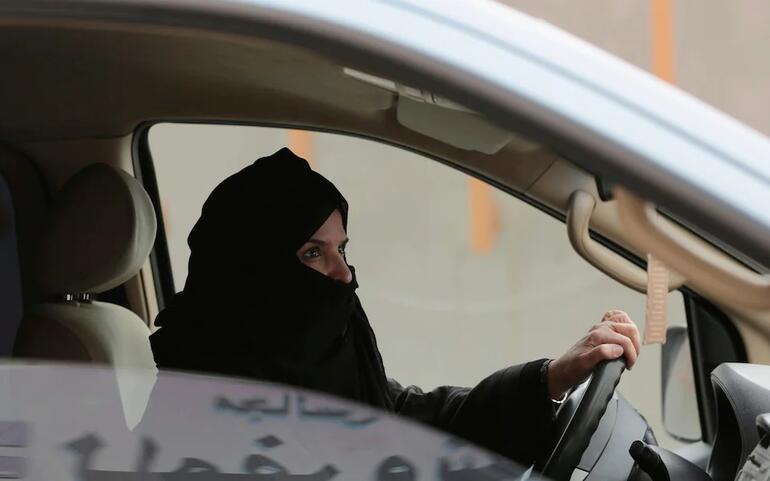 Suudi Arabistanda 30 kadın çalışan ilanına 28 binden fazla başvuru