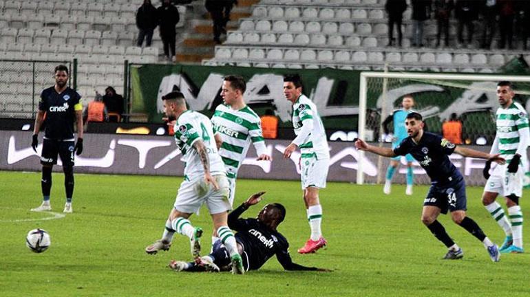 8 golün atıldığı İttifak Holding Konyaspor - Kasımpaşa maçında kazanan çıkmadı