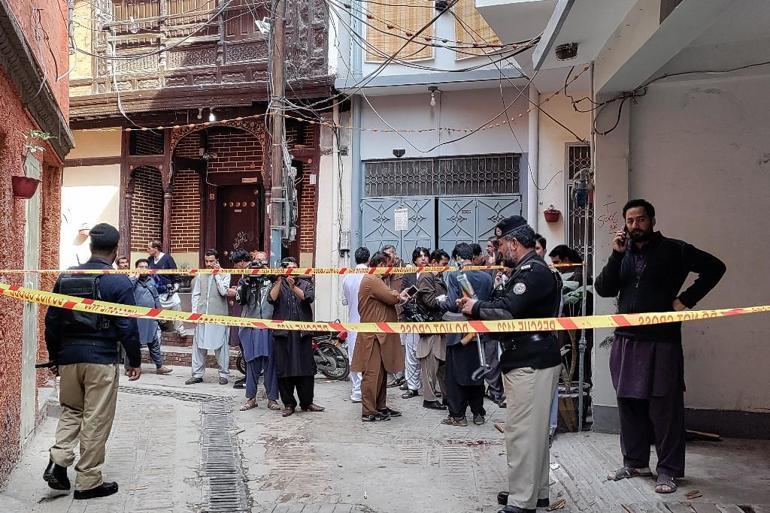 Pakistanda camide patlama: Onlarca ölü ve yaralı var