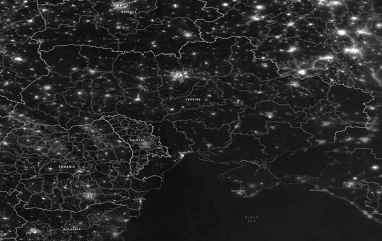 Görüntüler NASA’dan geldi… Ukrayna karanlığa gömüldü