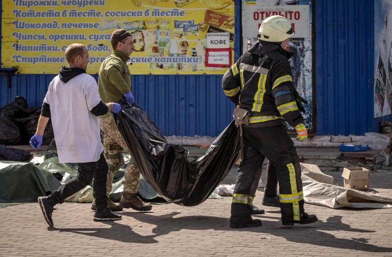 Rusya, tahliyelerin yapıldığı tren istasyonunu roketlerle vurdu: Çok sayıda ölü var