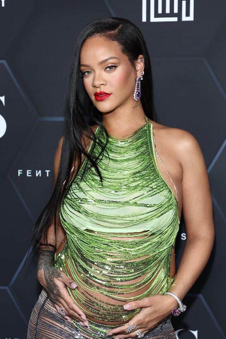 Rihanna doğum yaptı İşte bebeğinin cinsiyeti