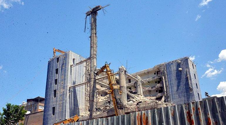 Dünyanın en saçma binası yıkılıyor