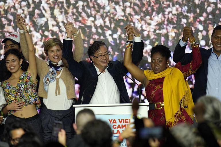 Kolombiya seçimleri: Eski gerilla Gustavo Petro ilk turu önde bitirdi
