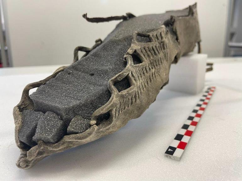 Buzullar eriyince binlerce yıllık ayakkabılar ortaya çıktı