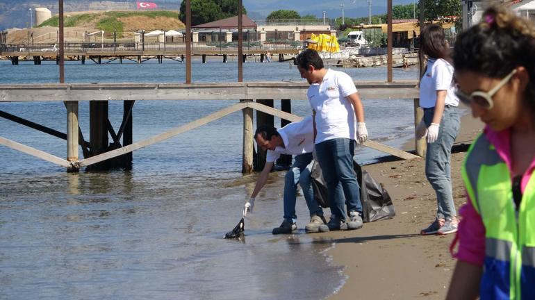 Çanakkale sahillerinde çöp temizliği