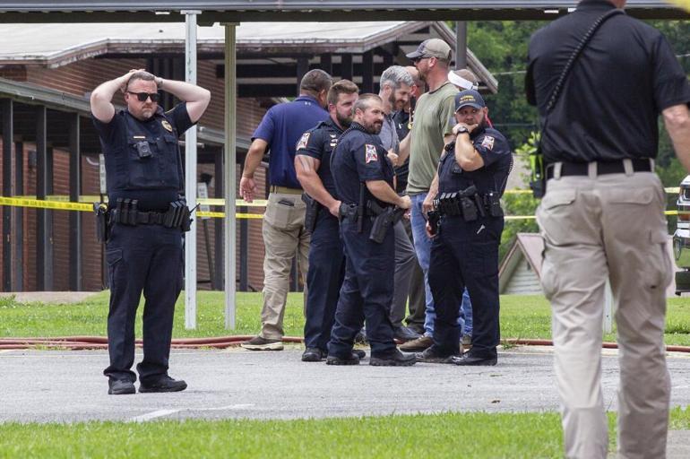 ABDde polis, ilkokula zorla girmeye çalışan kişiyi öldürdü