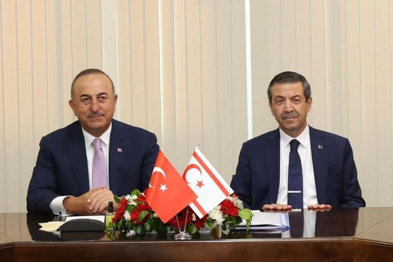 Bakan Çavuşoğlu, KKTC Cumhurbaşkanı Tatar ile görüştü