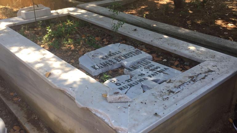 Kocaelide mezar taşları kırıldı, kameralar incelemeye alındı