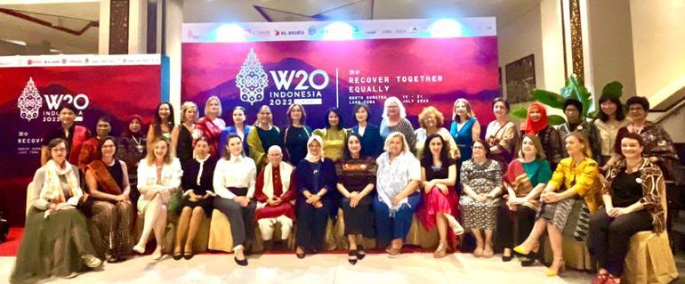 Women-20 Zirvesi TİKAD’ın Türkiye delegasyonu başkanlığında Endonezya’da gerçekleşti