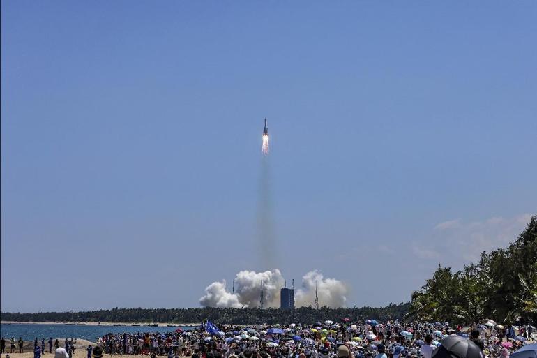 Çinin fırlattığı roketin parçaları okyanusa düştü