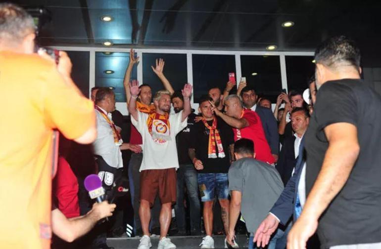 Galatasarayın yeni transferleri Lucas Torreira ve Dries Mertens İstanbulda