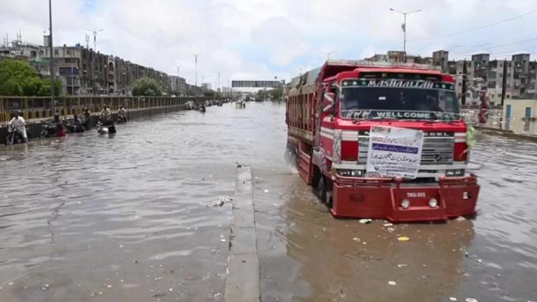 Pakistan’da sel felaketi: 8 ölü