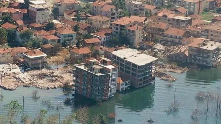 17 Ağustos 1999 Marmara depremi saat kaçta, kaç şiddetinde, kaç saniye sürdü Gölcük depreminde kaç kişi öldü