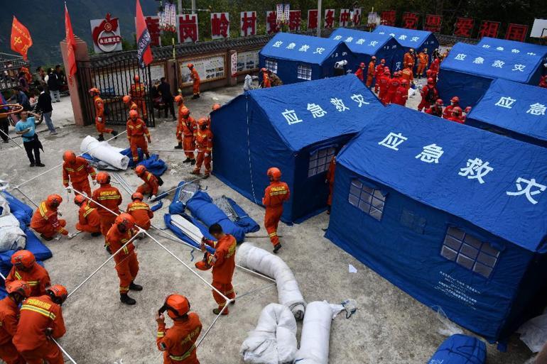 Çindeki depremin bilançosu ağırlaşıyor