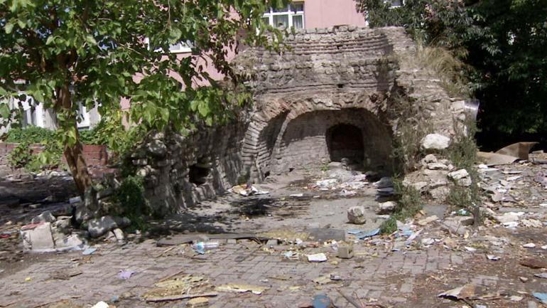 Tarihi Boğdan Sarayı kan ağlıyor