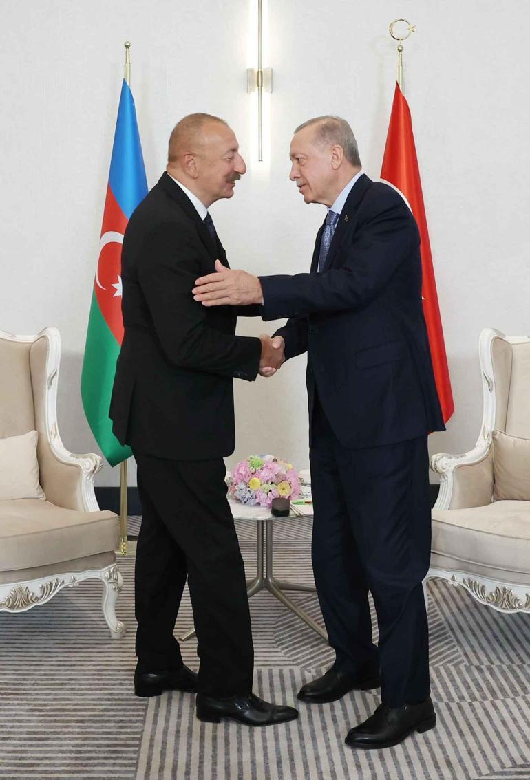 Son dakika... Cumhurbaşkanı Erdoğan, Aliyev ile Semerkantta bir araya geldi