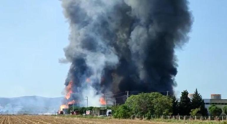 Torbalıda fabrika yangını Patlamalar meydana geldi