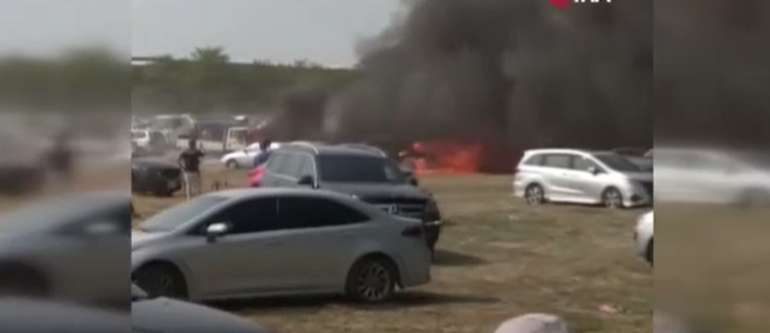 Tayvan’da otoparkta yangın: 25 araç küle döndü