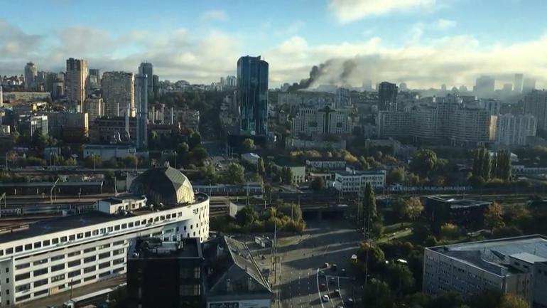 Son dakika Kievde art arda büyük patlamalar