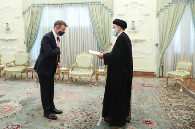 İran, İngilterenin Tahran Büyükelçisi Shercliffi Dışişleri Bakanlığına çağırdı