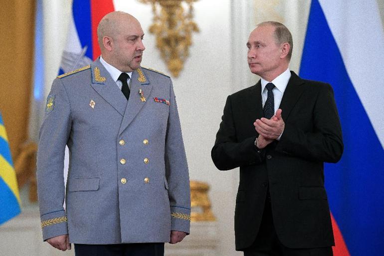 Rus komutandan itiraf gibi açıklama: Durum gergin, zor kararlar alabiliriz