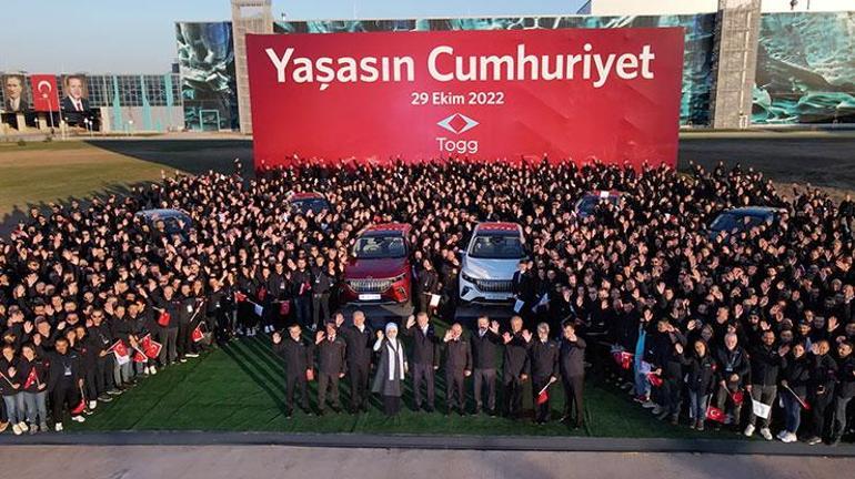 O iki fotoğrafın sırrı: Uşaktan Gemlike yaşasın Cumhuriyet