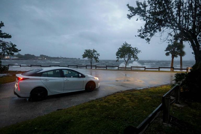 Floridayı Nicole Kasırgası vurdu