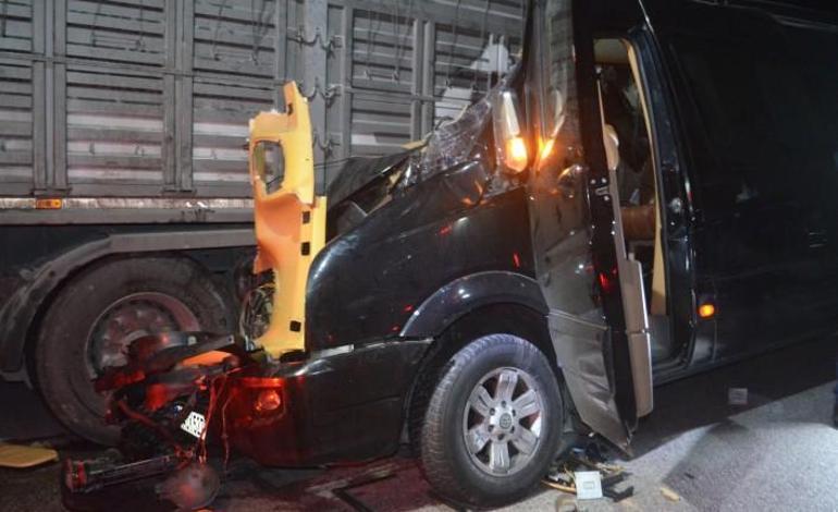 Tiyatro oyuncularını taşıyan minibüs kazası Hayatını kaybeden ve yaralanan tiyatrocular kimler