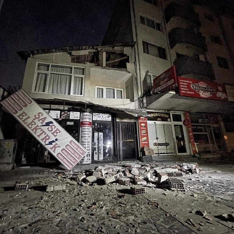Düzce 5.9luk deprem sonrası ortaya çıkan görüntüler