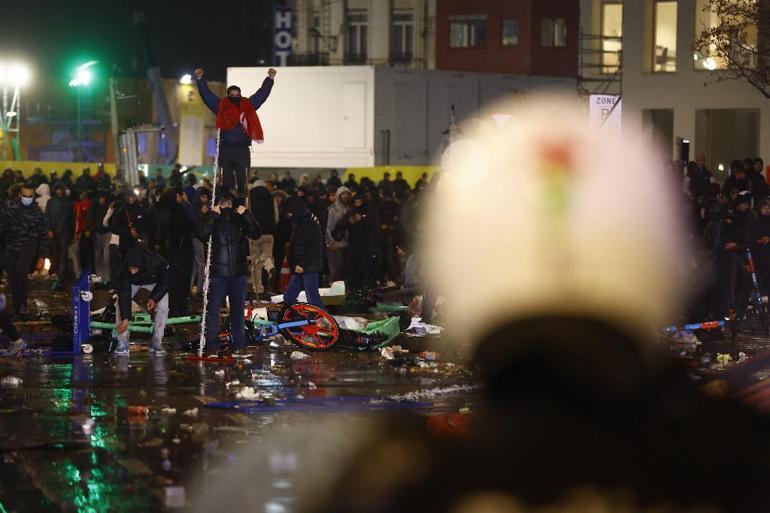 Brükselde maç sonrası şiddet olayları nedeniyle polis sendikası siyasileri suçladı